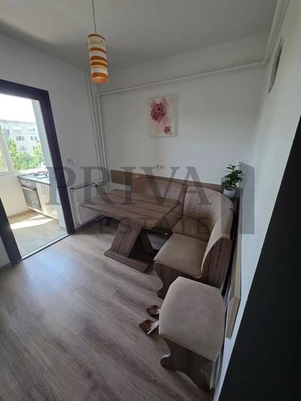 Apartament cu 3 camere decomandat, mobilat în Girocului