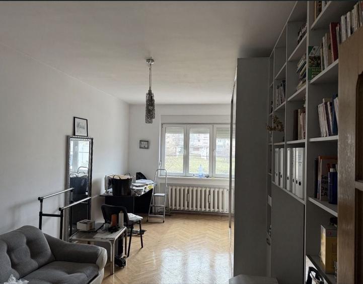 Apartament cu 4 camere decomandat în Central