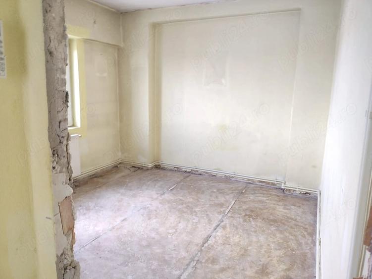 Apartament cu 3 camere decomandat în Ferentari