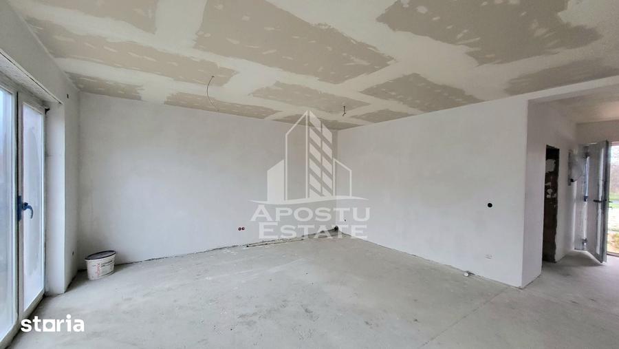 Casă cu 5 camere cu Teren 400 Mp în Parța