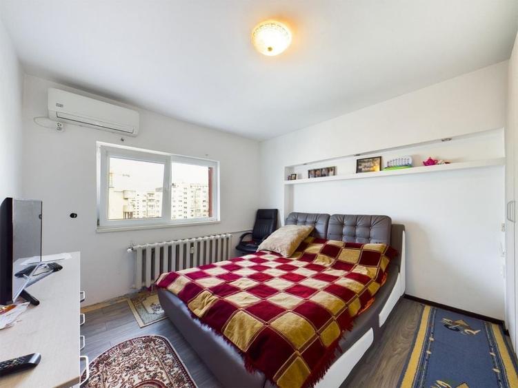 Apartament cu 4 camere decomandat în Panduri