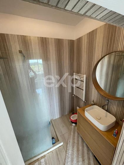 Apartament cu 3 camere semidecomandat, mobilat în Pantelimon