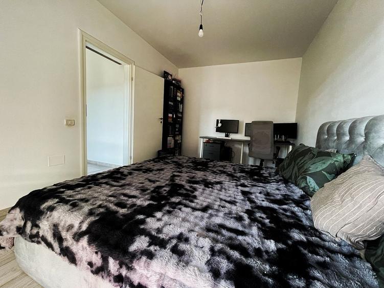 Apartament cu 3 camere semidecomandat în Fundeni