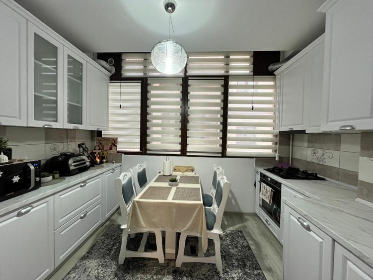 Apartament cu 3 camere semidecomandat în Valea Adâncă