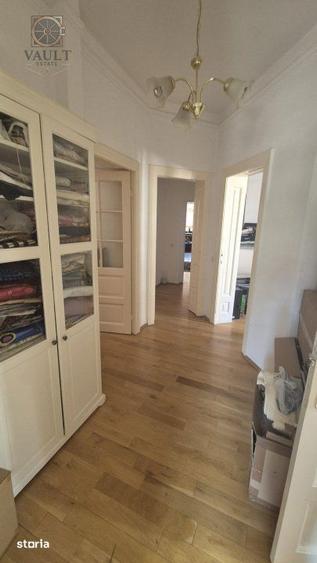 Apartament cu 5 camere decomandat în Moșilor