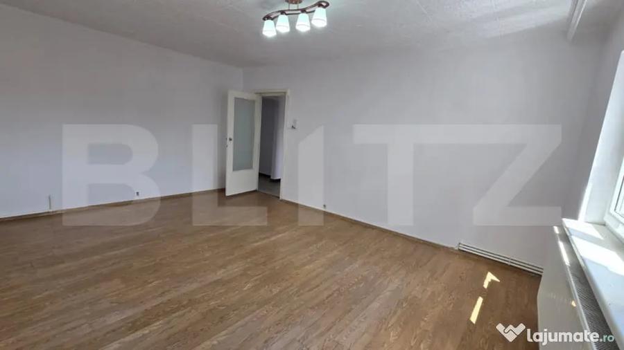 Apartament de vanzare, cu 3 camere, 76 mp, zona Micro 17 - 12
