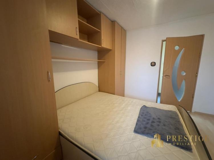 Apartament cu 3 camere decomandat, mobilat în Nufărul