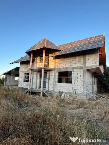 Casa la rosu, 280 mp, teren 1.400 mp, zona Ude?ti - 3