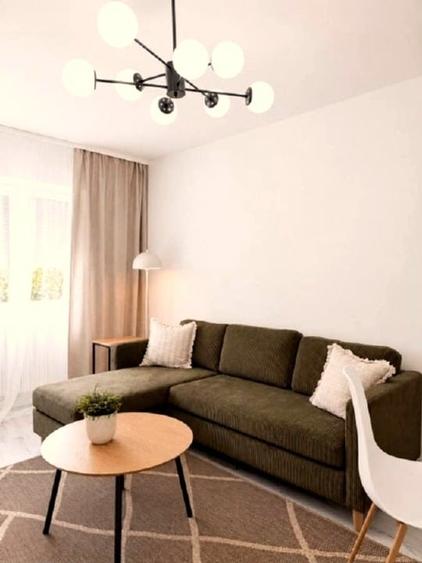 Apartament cu 3 camere decomandat, mobilat în Far
