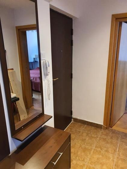 Apartament cu 3 camere semidecomandat, mobilat în Barbu Văcărescu