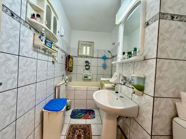 Apartament cu 2 camere semidecomandat în Zamfirescu