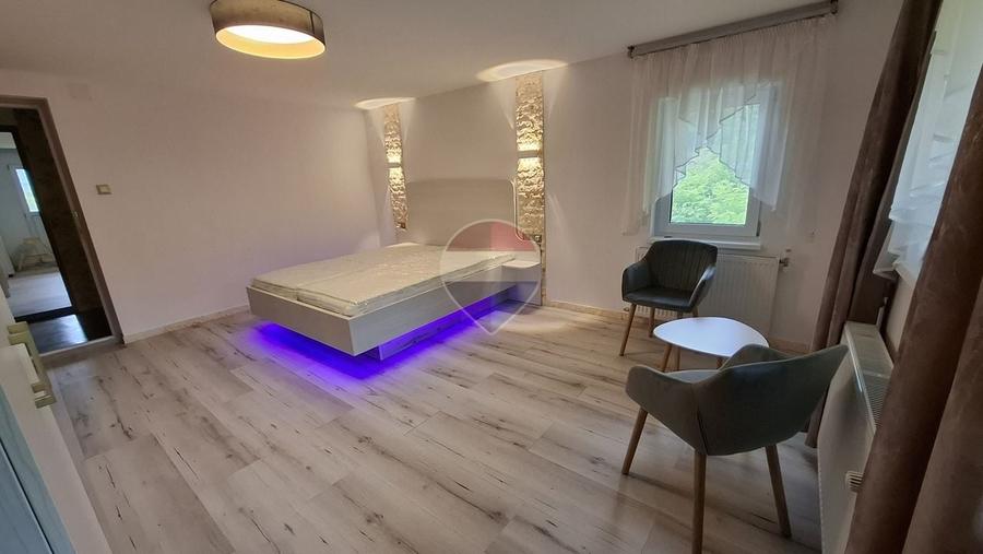 Hotel/Pensiune, de 377.5 mp, în Plaiul Foii