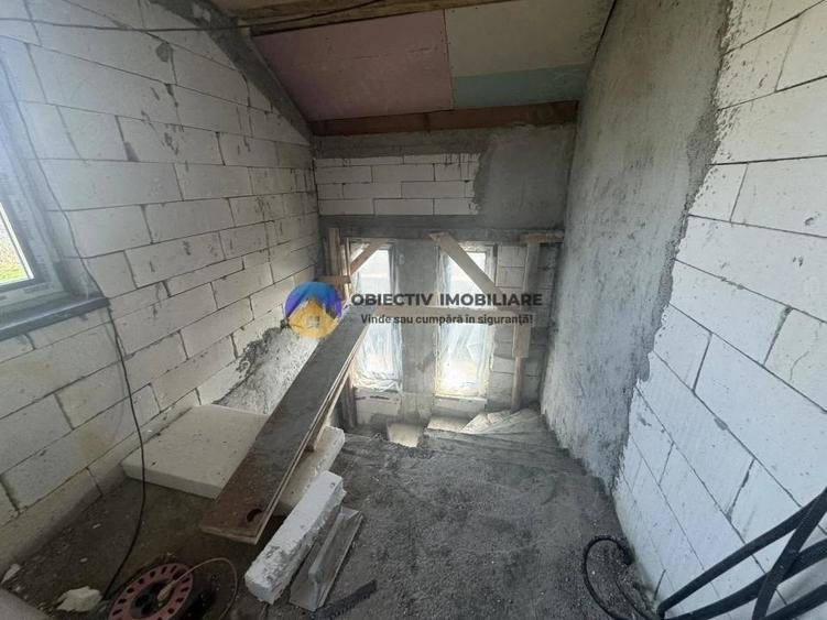 Casă cu Teren 953 Mp în Gura Văii