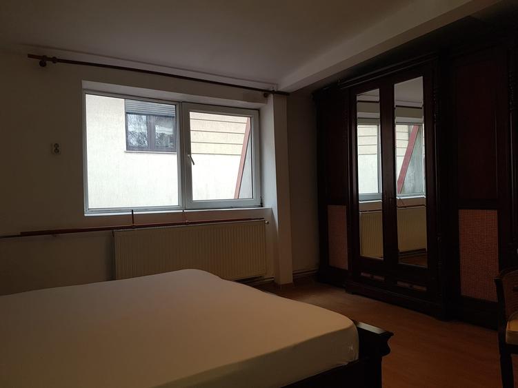 Casă cu 3 camere cu Canalizare în Mihai Bravu