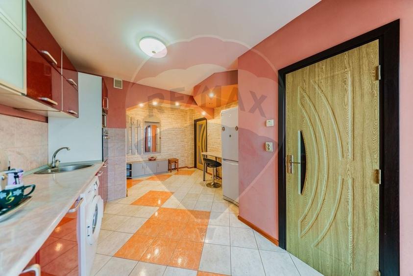 Apartament cu 2 camere semidecomandat, mobilat în P-ța Spitalului
