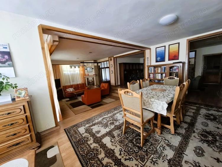 Casă cu 6 camere cu Teren 3150 Mp în Central