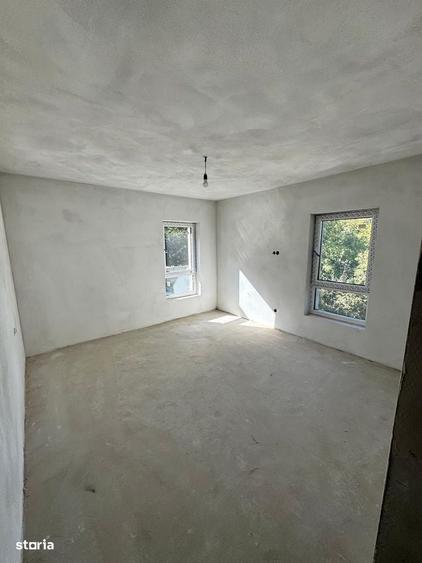 Casă cu 4 camere cu Teren 200 Mp în Central