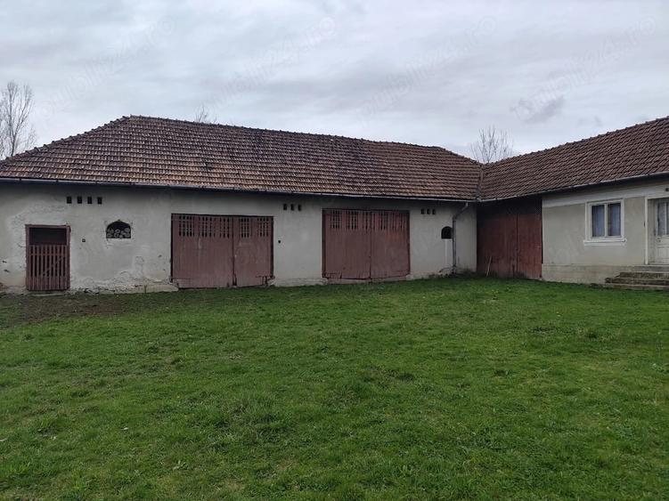 Casă cu Teren 3000 Mp în Ștei