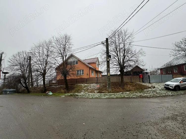 Casă cu Teren 3000 Mp în Central