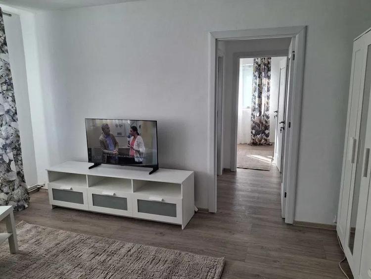 Apartament cu 2 camere semidecomandat, mobilat în Podu Roș