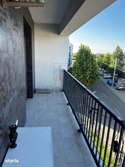 Apartament cu 3 camere decomandat în Est