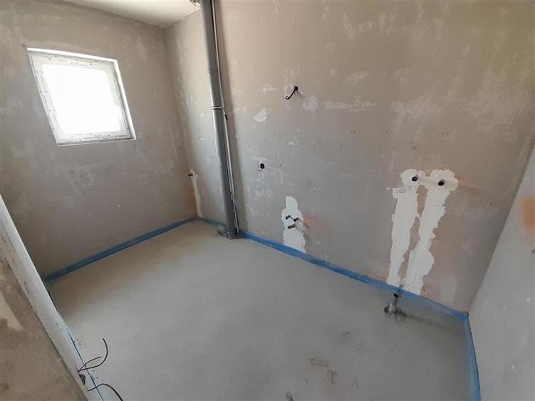 Duplex cu 4 camere cu Canalizare în Chinteni
