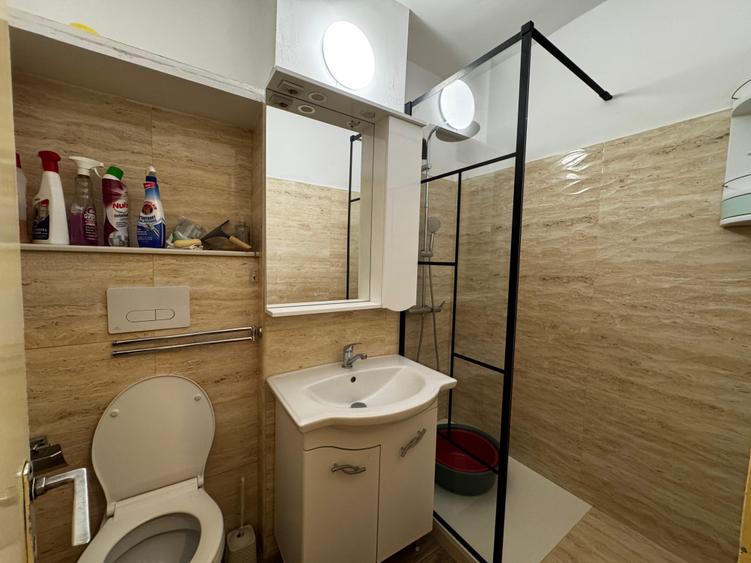 Apartament cu 2 camere decomandat în Podu Roș