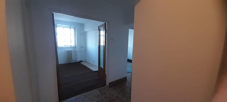 Apartament cu 3 camere decomandat în Drumul Taberei