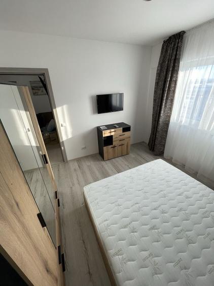 Apartament cu 2 camere decomandat în Calea București