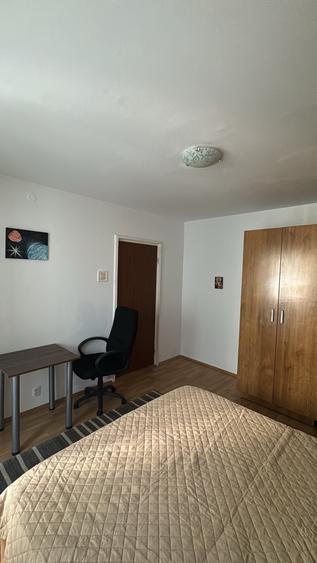 Apartament cu 3 camere decomandat în Titan