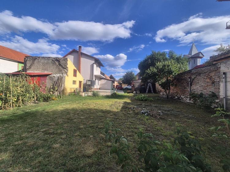 Casă individuală cu 3 camere cu Canalizare în Central