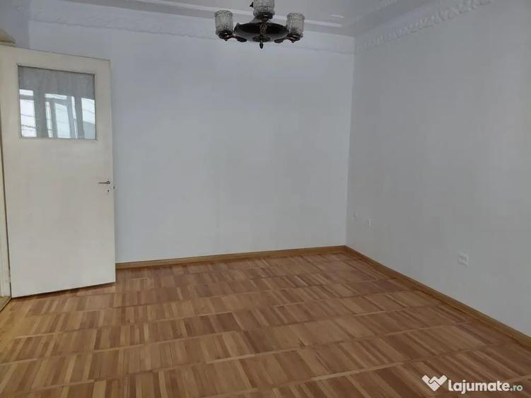 Apartament cu 2 camere decomandat în Port