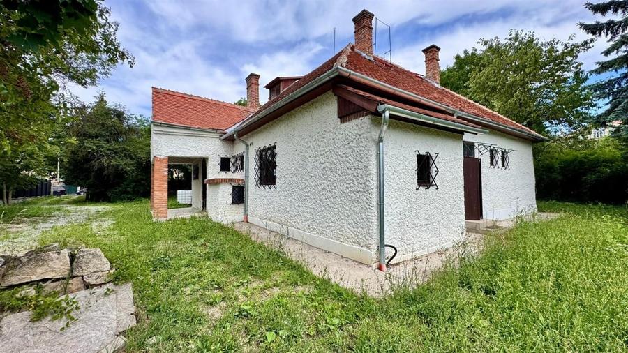 Casă individuală cu 5 camere cu Teren 2257 Mp în Andrei Mureșanu