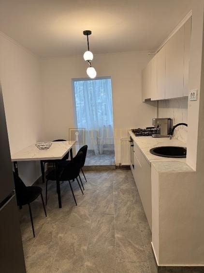 Apartament cu 2 camere decomandat, mobilat în Aradului