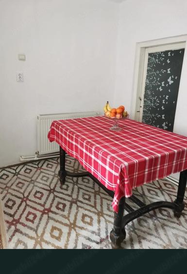 Casă cu 4 camere cu Teren 1400 Mp în Central