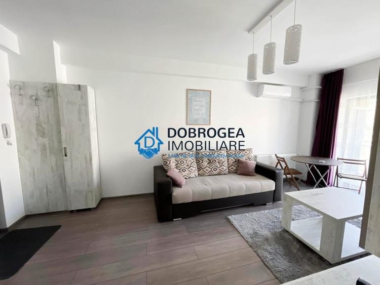Apartament cu 3 camere decomandat, mobilat în C5