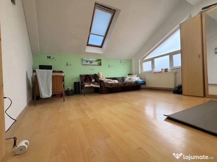 Casă cu 7 camere cu Teren 411 Mp în Dâmbovița