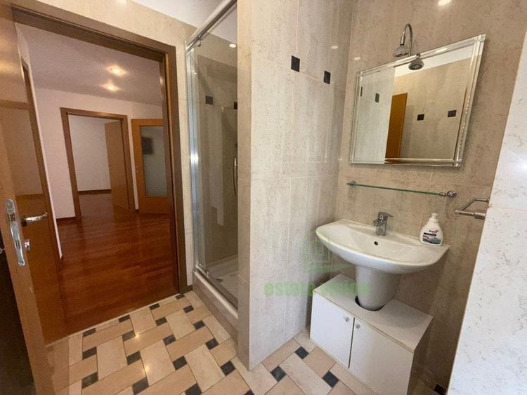 Apartament cu 5 camere semidecomandat în Primăverii