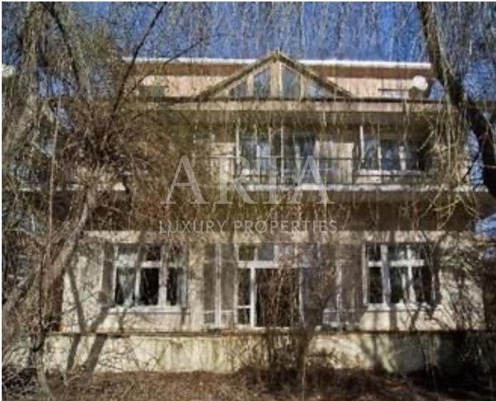 Casă individuală cu 8 camere cu Canalizare în Siliștea Snagovului