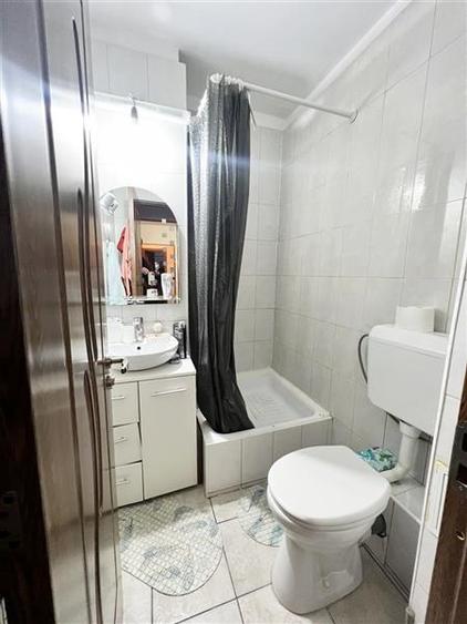 Apartament cu 4 camere decomandat, mobilat în Răcădău