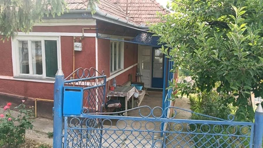 Casă cu 2 camere cu Teren 900 Mp în Sărmașu