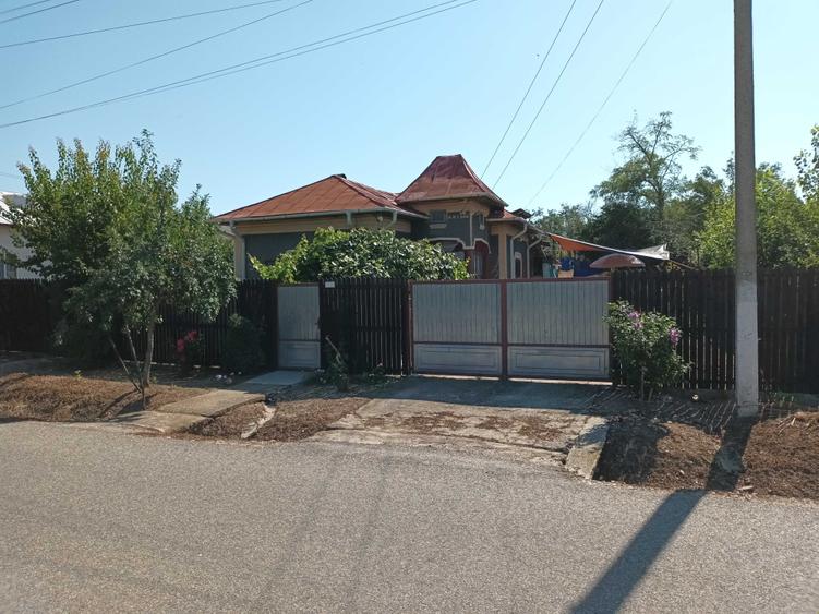 Casă cu 3 camere în Hârsești