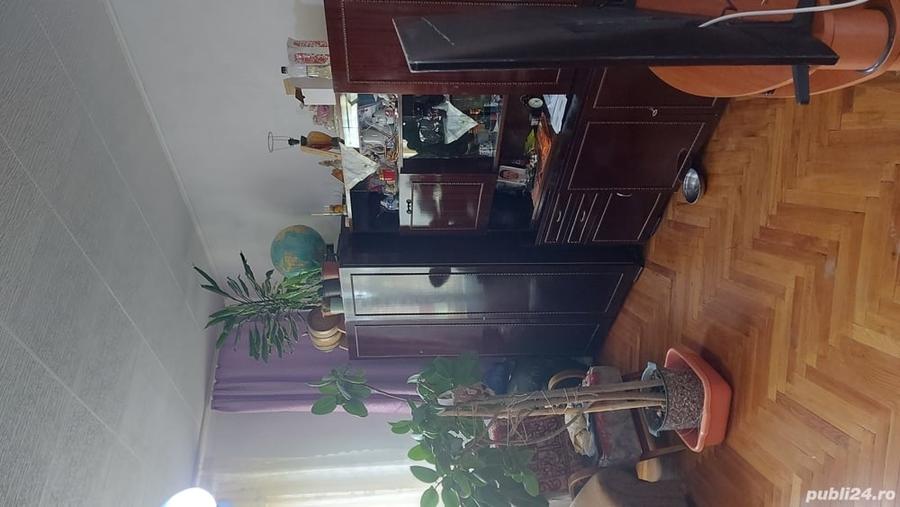 Casă cu 6 camere în Curtici