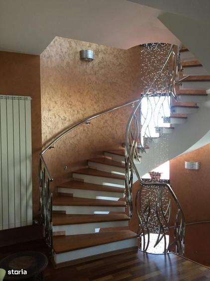 Casă cu 4 camere decomandat în Trivale