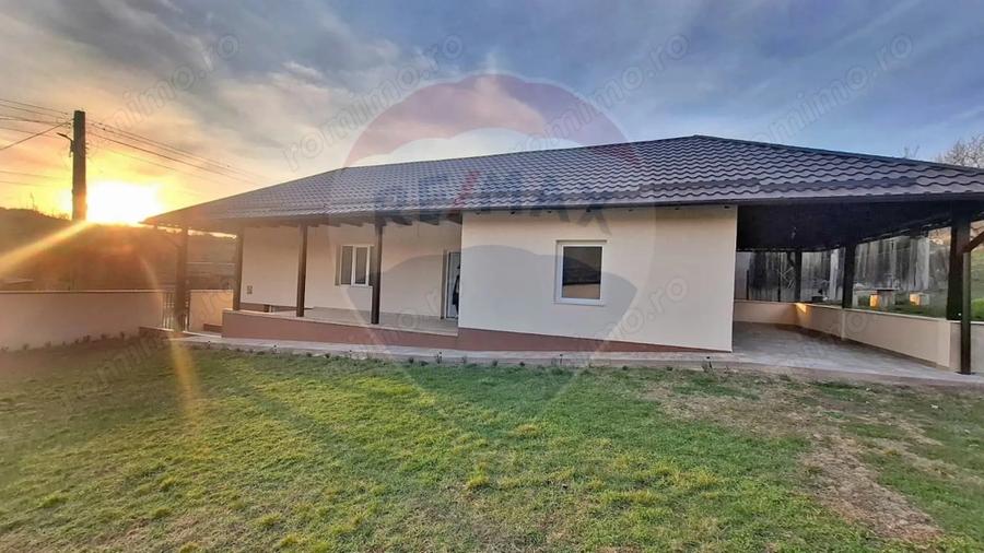 Casă cu Teren 800 Mp în Gălățeni