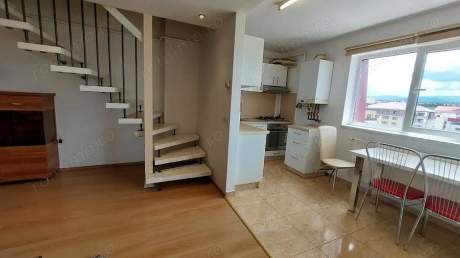 Apartament cu 4 camere decomandat în Ștrand