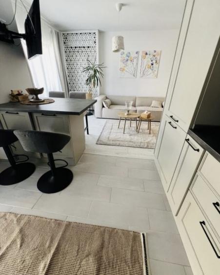 Apartament cu 4 camere semidecomandat, mobilat în Drumul Taberei