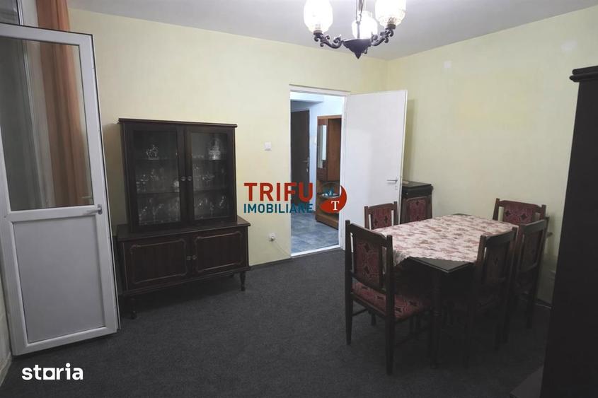 Apartament cu 4 camere semidecomandat în Cetate