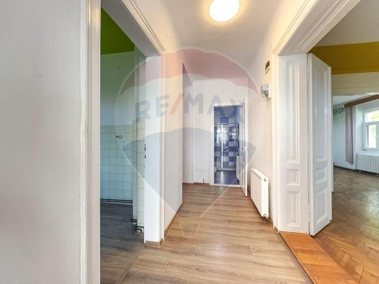 Casă individuală cu 6 camere cu Teren 365 Mp în Elisabetin