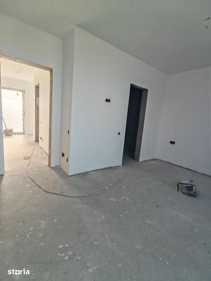 Casă cu 6 camere cu Teren 365 Mp în Ștefănești